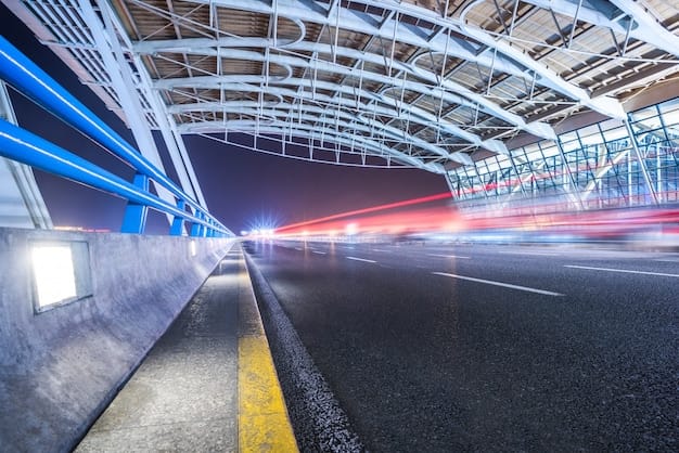 Autopista moderna colombiana iluminada de noche